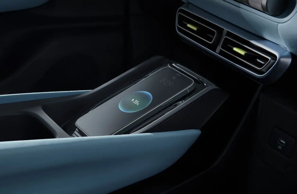 BYD Dolphin Mini interior